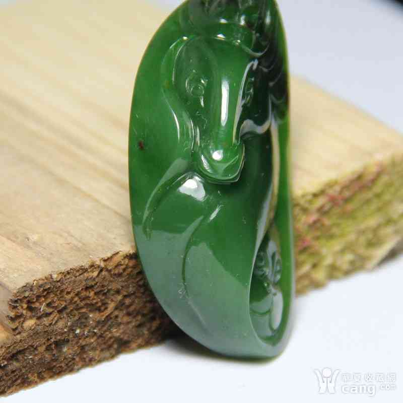 和田玉菠菜绿与果绿比较 哪种更美 详解