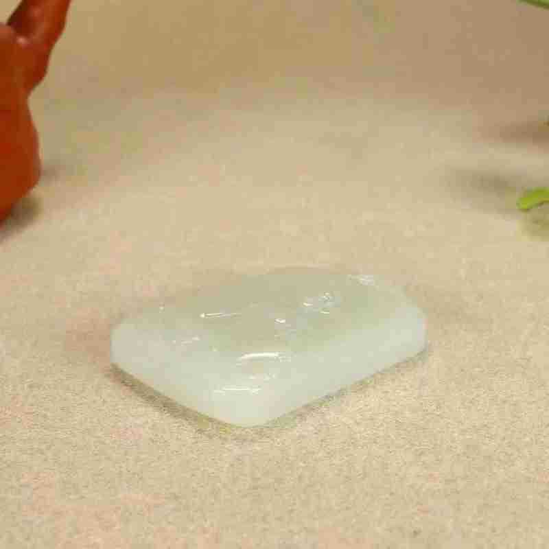 天然新疆和田玉与青海料老料白玉观音吊坠 男款玉佩的玉石魅力